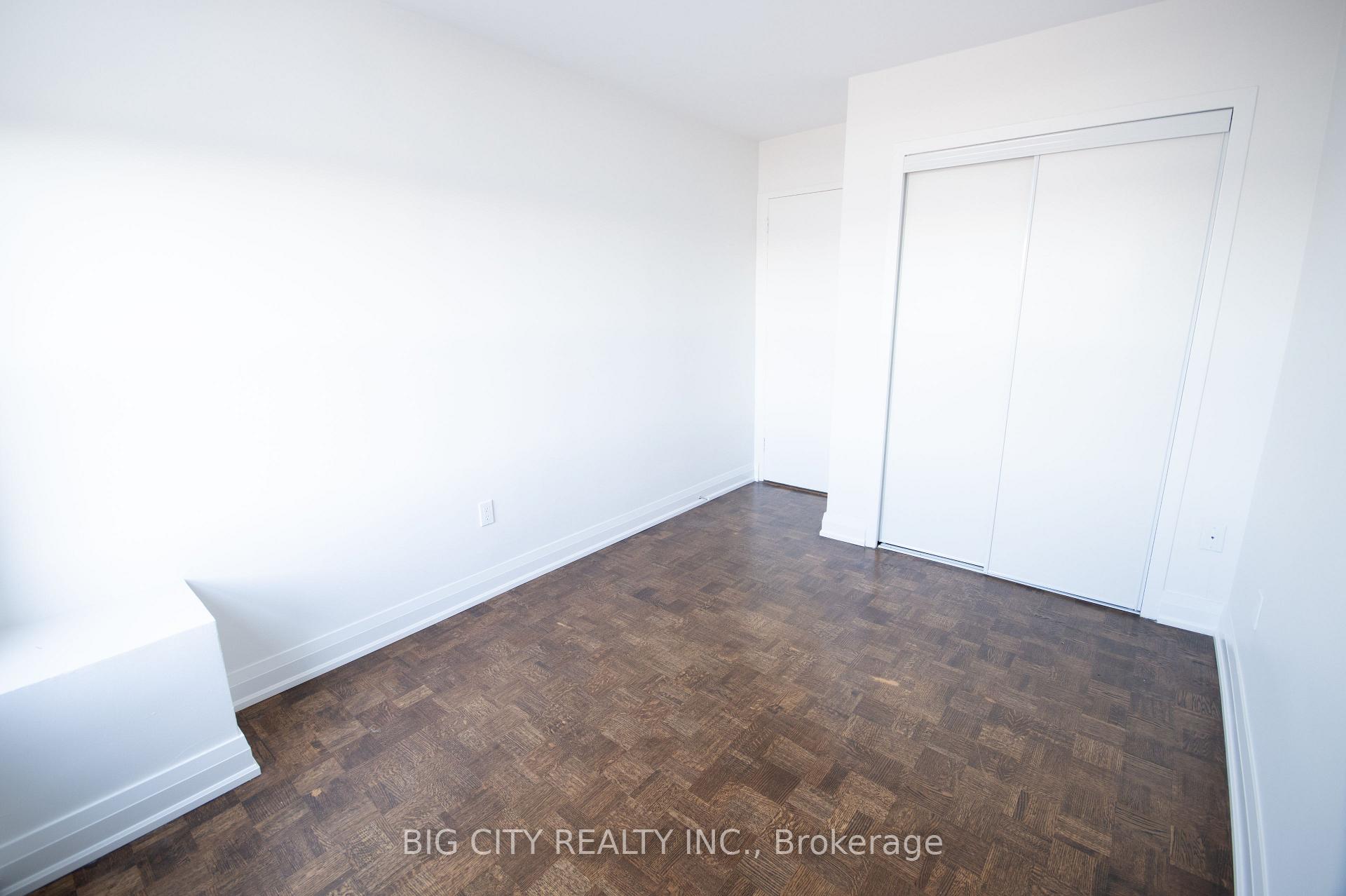 Photo 4 of 1000 Broadview Avenue, Unit 401