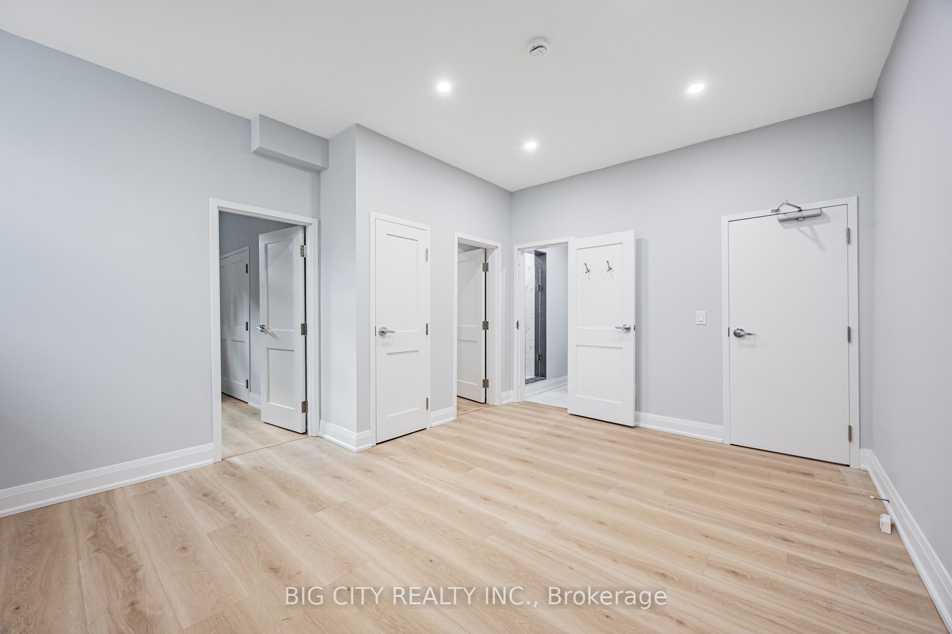 Photo 6 of 39 Aragon Avenue, Unit A