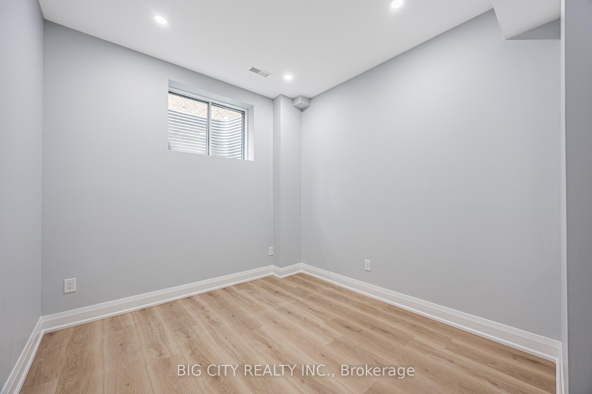 Photo 9 of 39 Aragon Avenue, Unit A