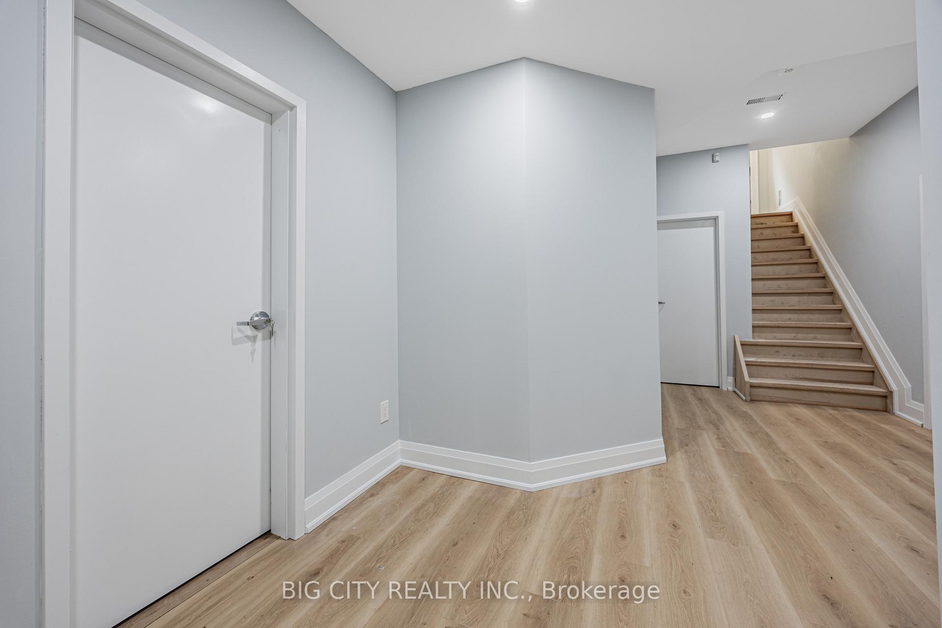 Photo 14 of 39 Aragon Avenue, Unit A