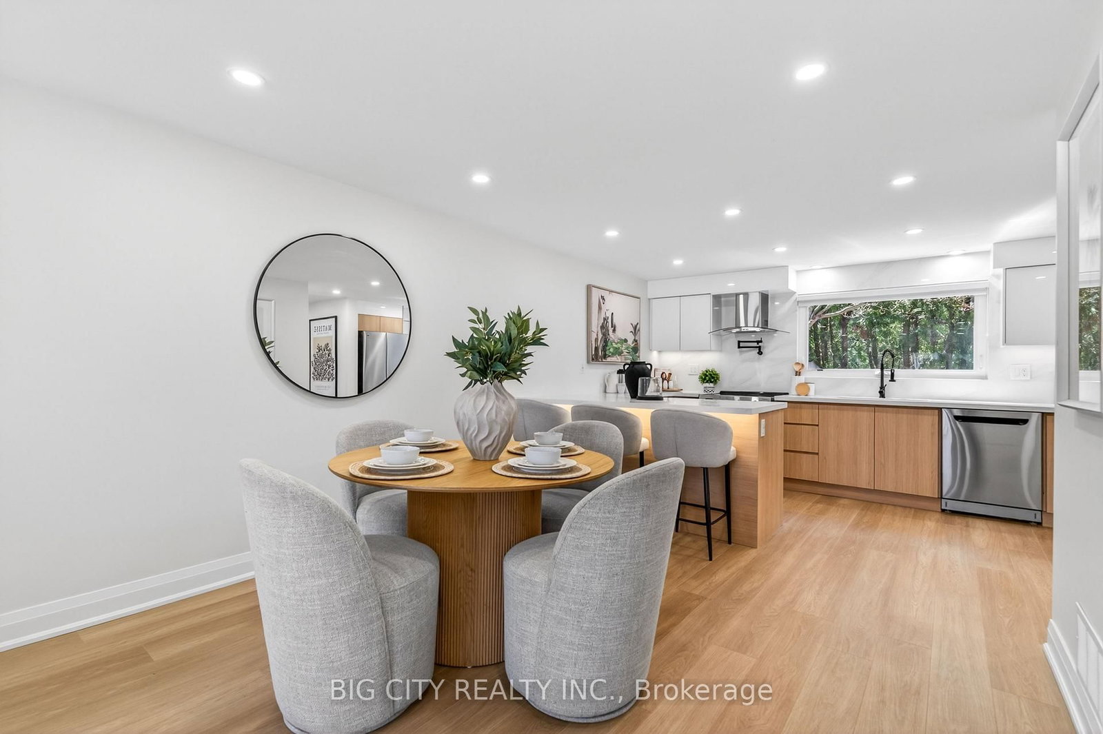 Photo 8 of 26 Carondale Crescent