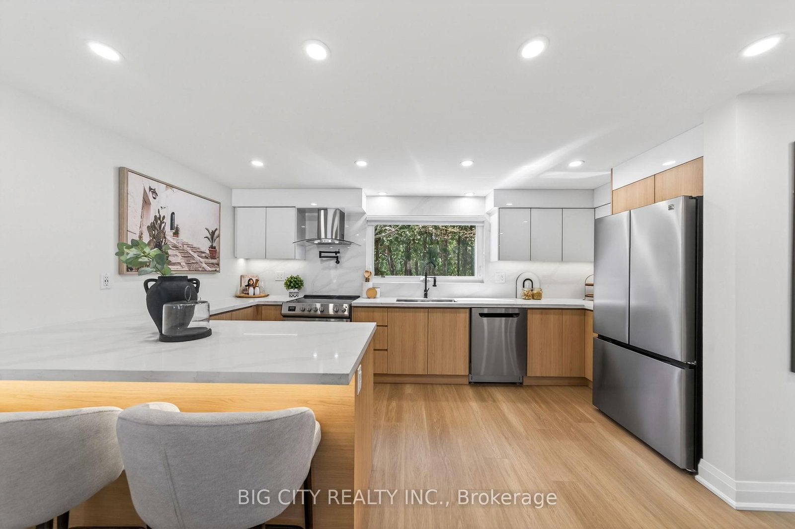 Photo 9 of 26 Carondale Crescent