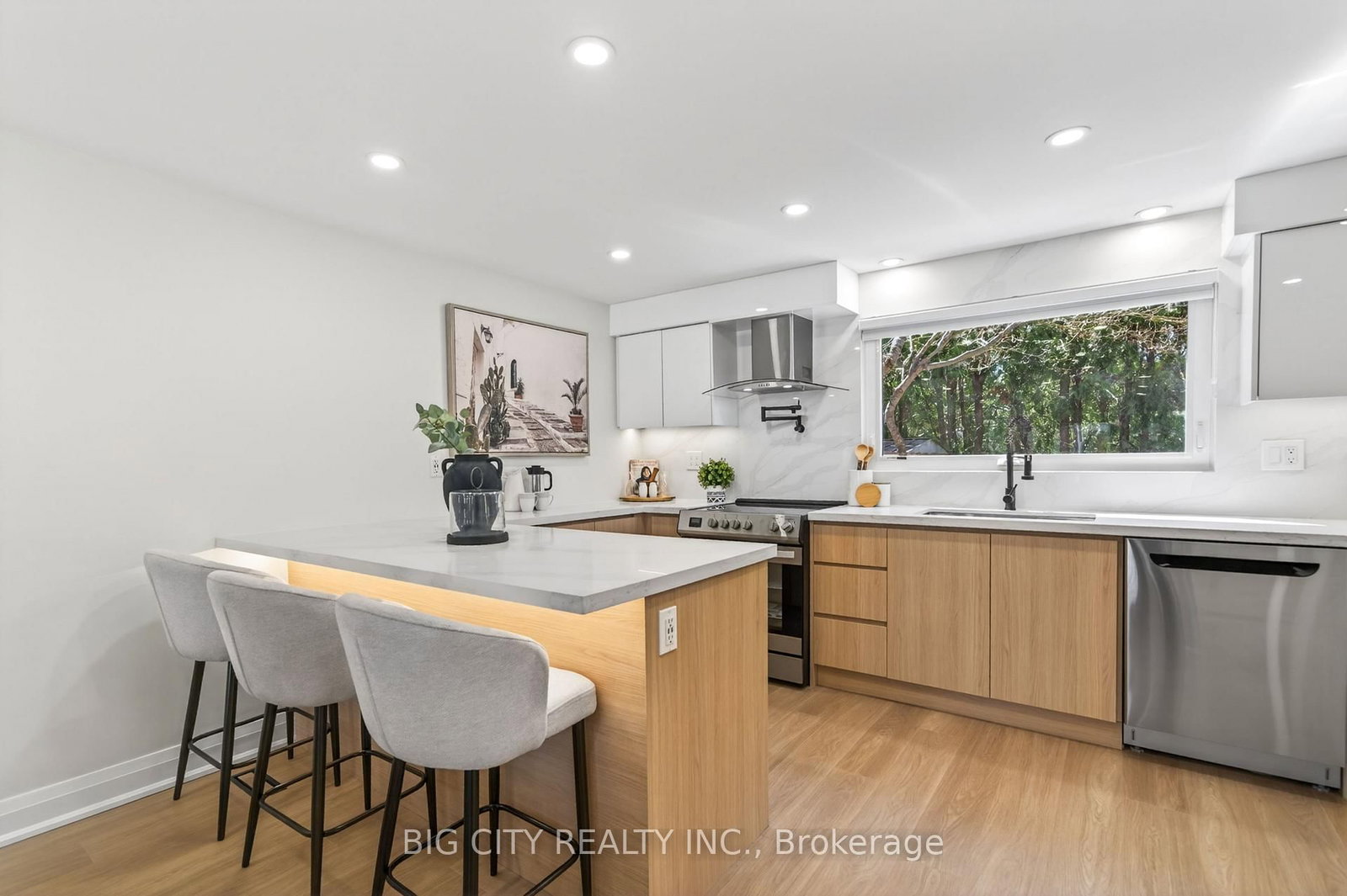 Photo 11 of 26 Carondale Crescent