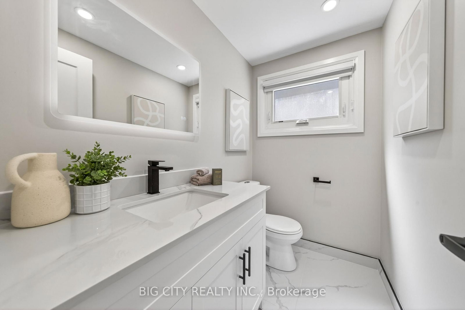Photo 12 of 26 Carondale Crescent