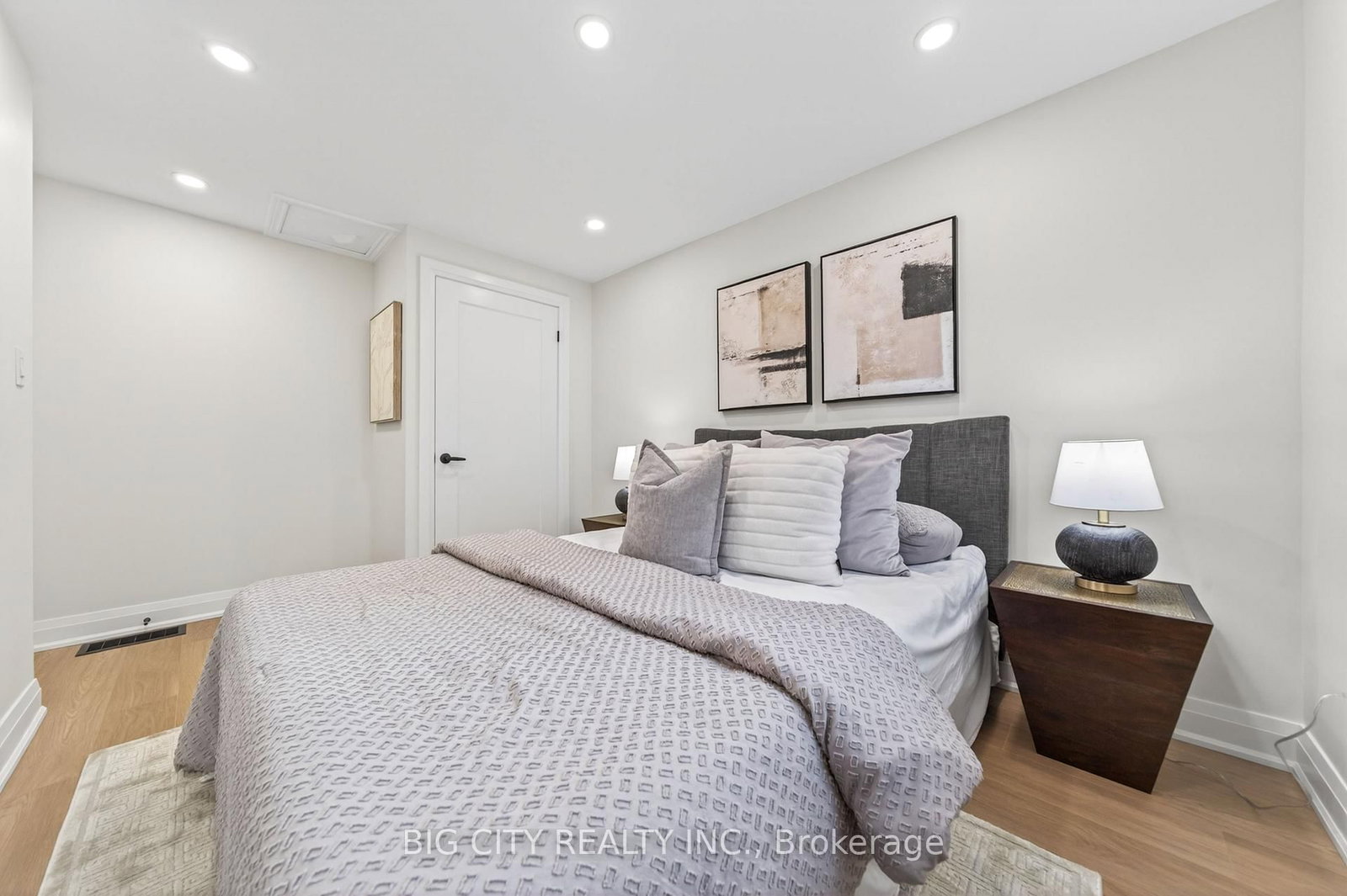 Photo 15 of 26 Carondale Crescent