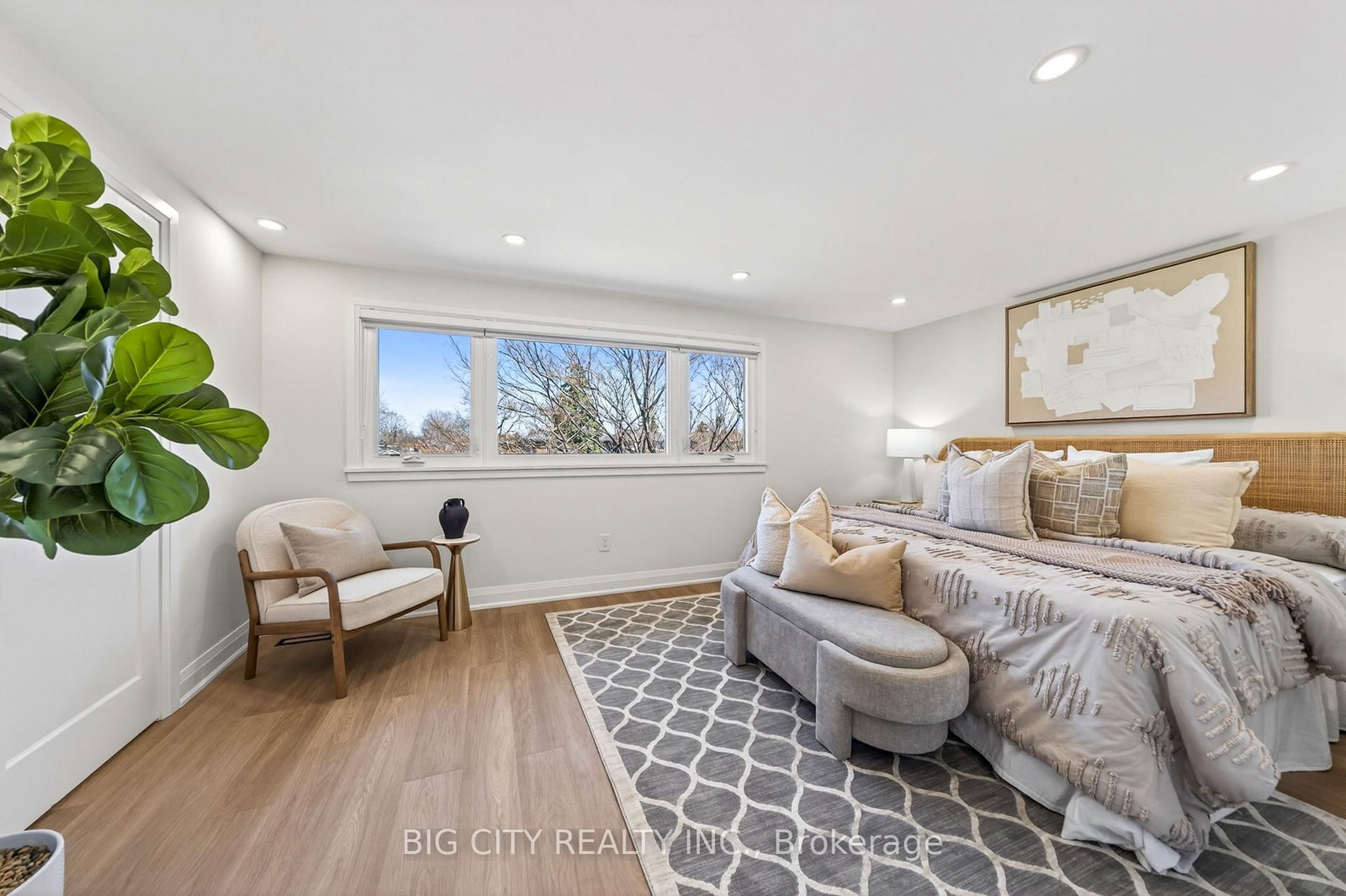 Photo 17 of 26 Carondale Crescent