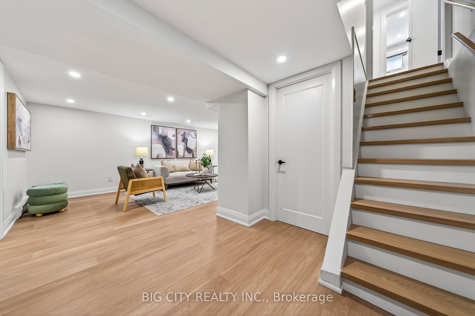 Photo 18 of 26 Carondale Crescent