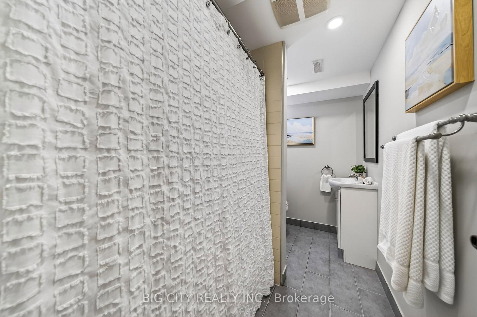 Photo 20 of 26 Carondale Crescent