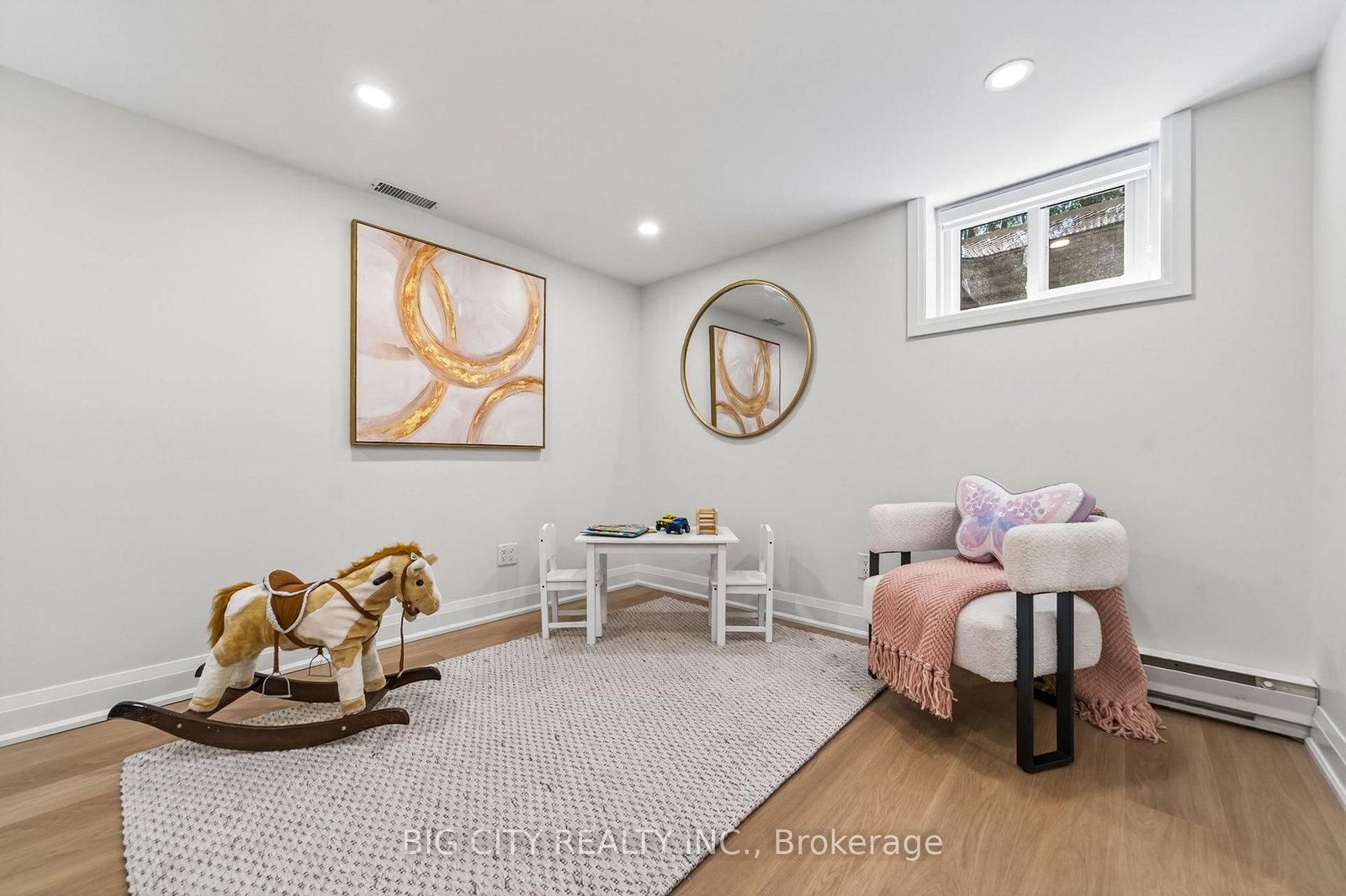 Photo 22 of 26 Carondale Crescent