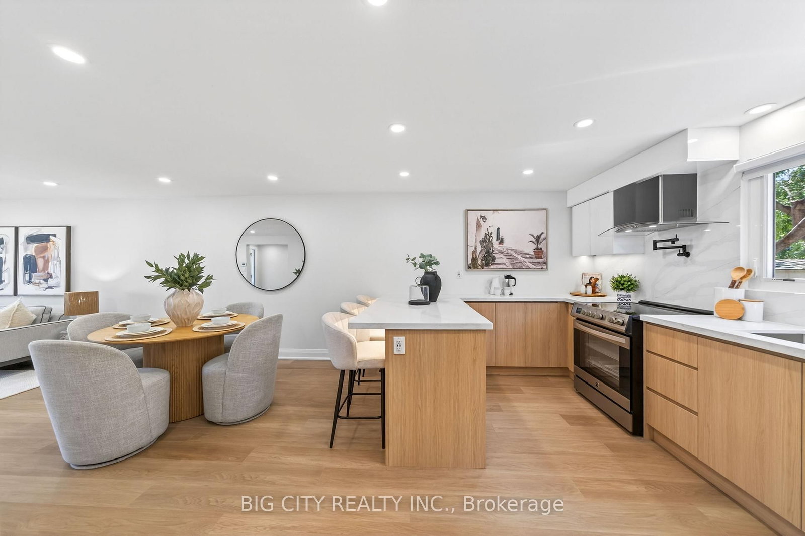 Photo 24 of 26 Carondale Crescent