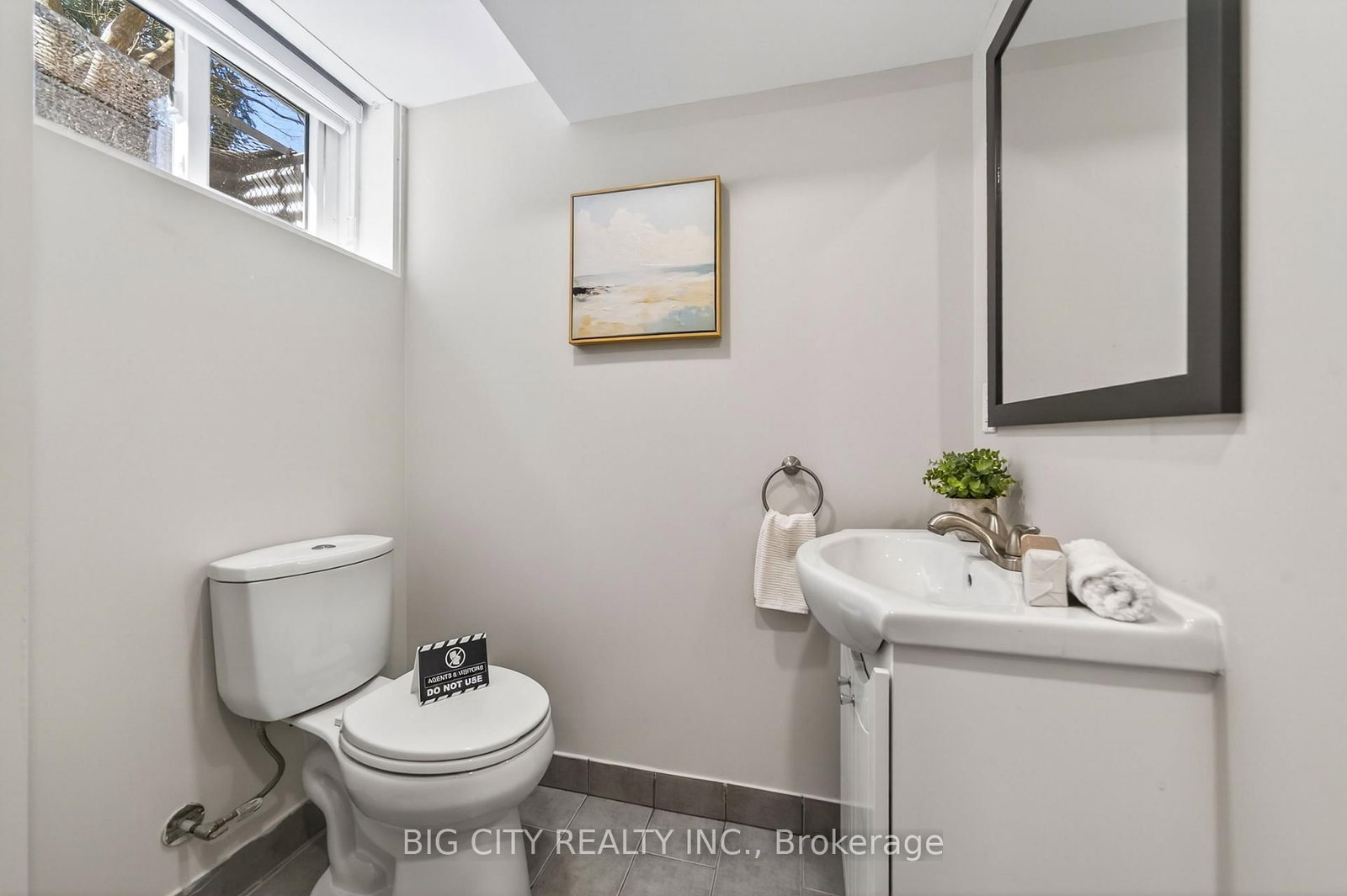 Photo 25 of 26 Carondale Crescent