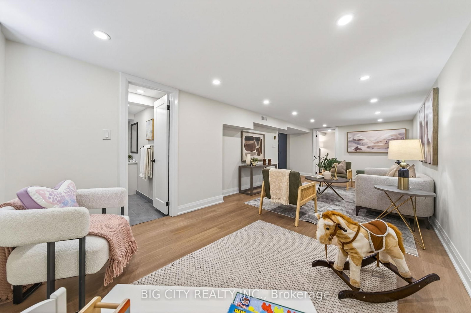 Photo 28 of 26 Carondale Crescent