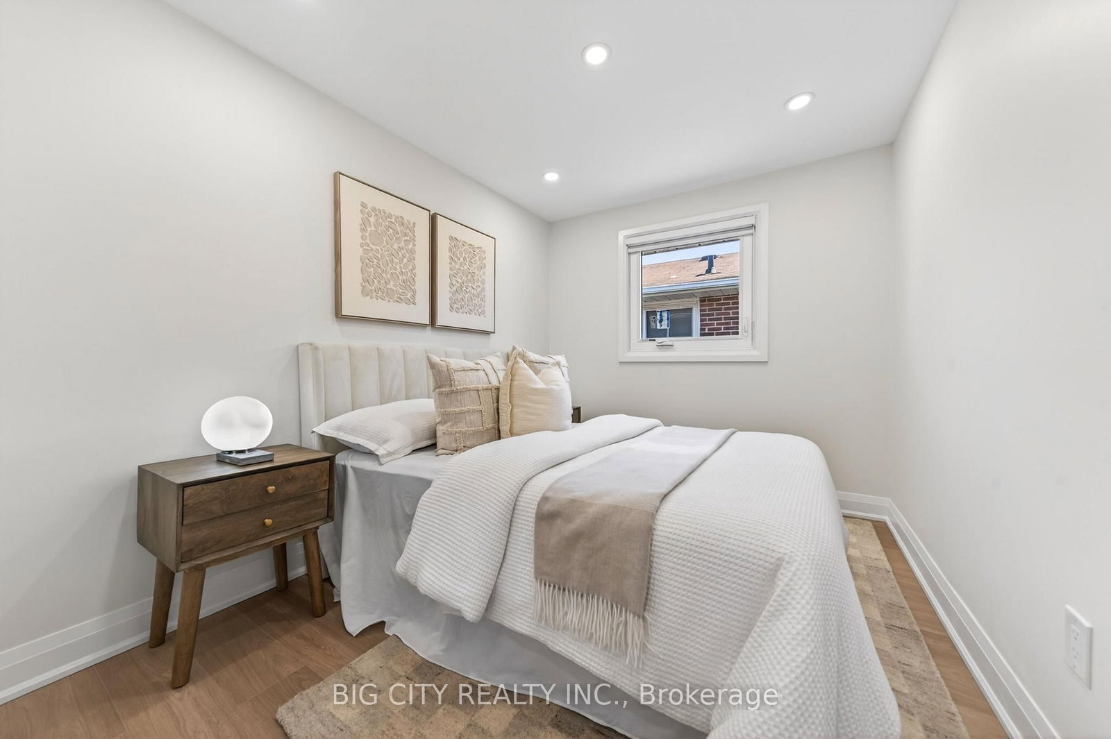Photo 32 of 26 Carondale Crescent