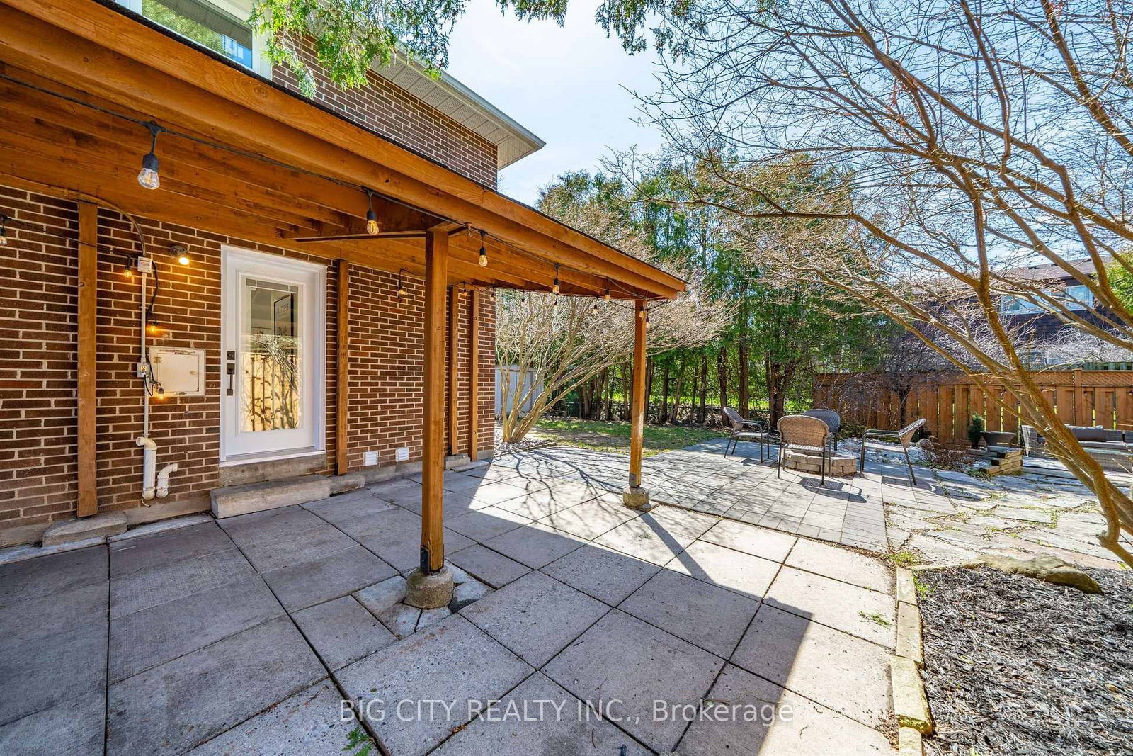 Photo 36 of 26 Carondale Crescent