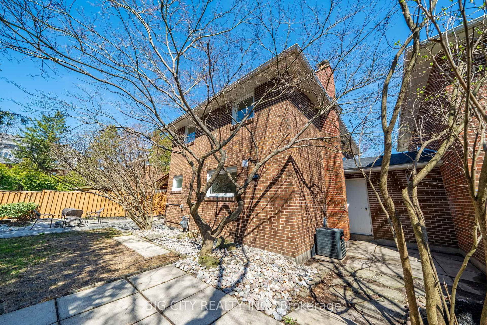 Photo 40 of 26 Carondale Crescent