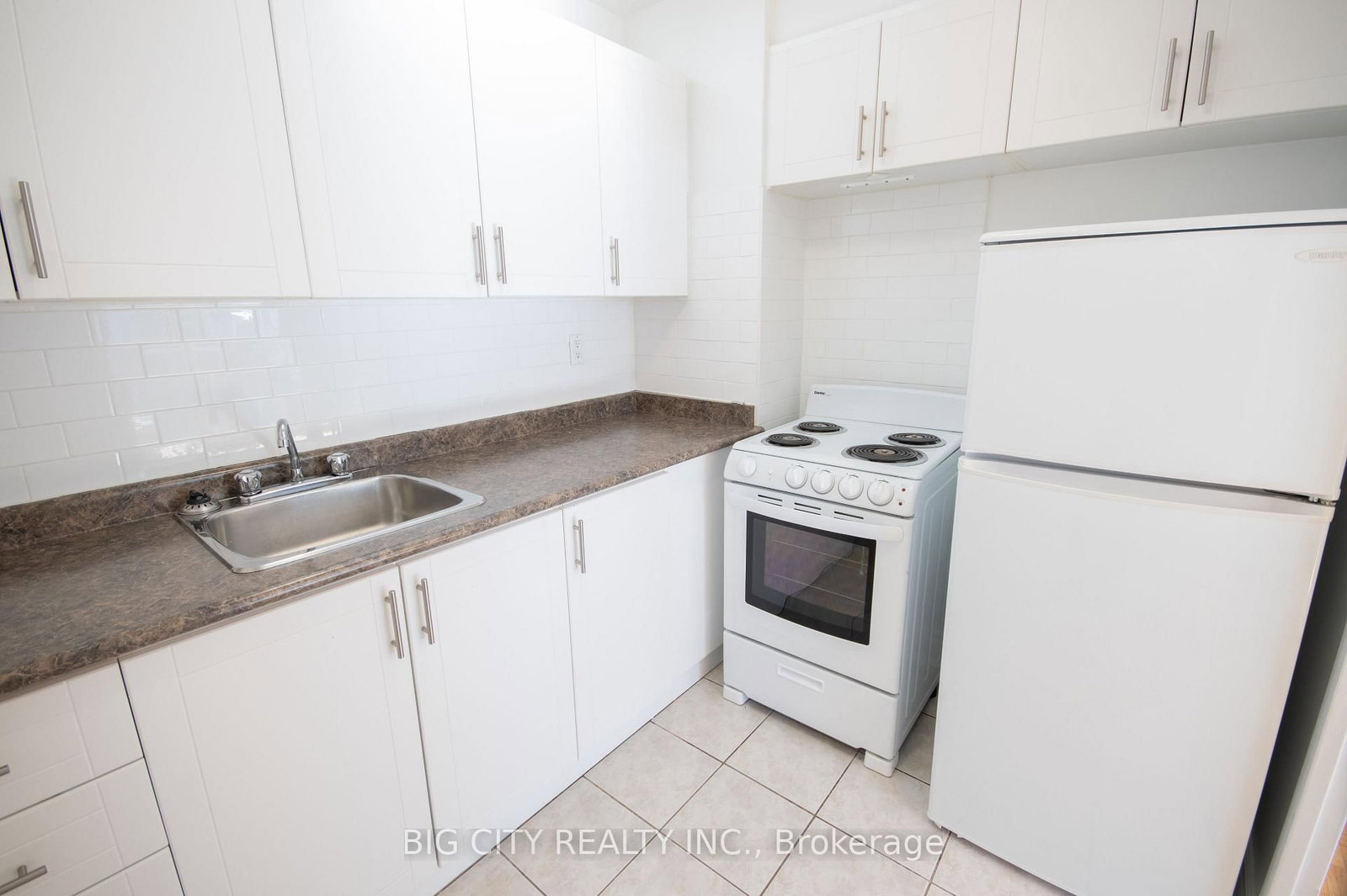 Photo 3 of 70 Cambridge Avenue, Unit 7