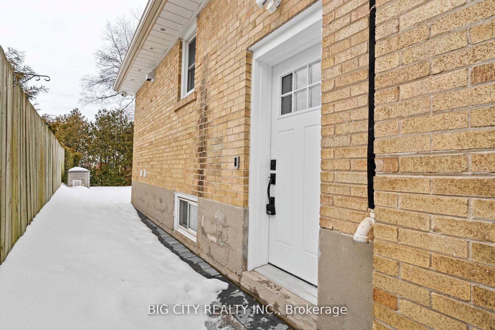 Photo 2 of 18 Wexford Boulevard, Unit Bsmt2