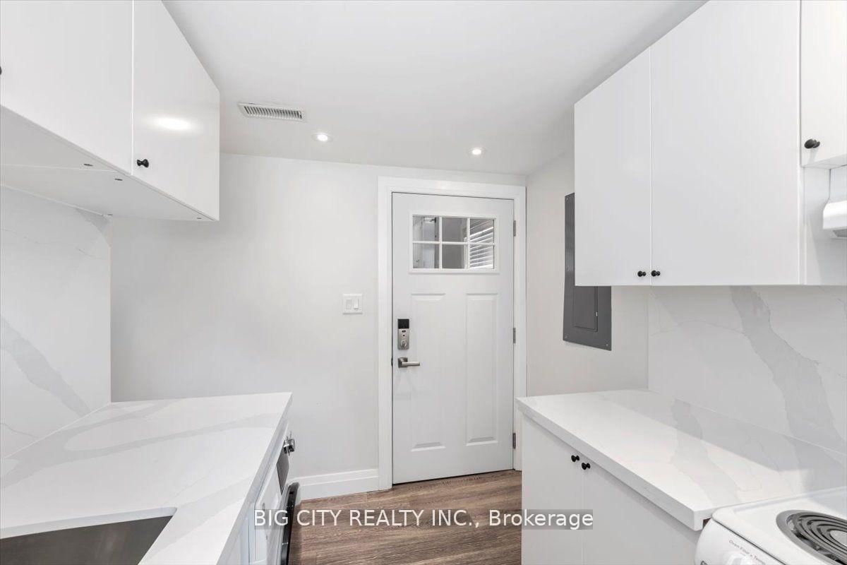 Photo 4 of 18 Wexford Boulevard, Unit Bsmt2