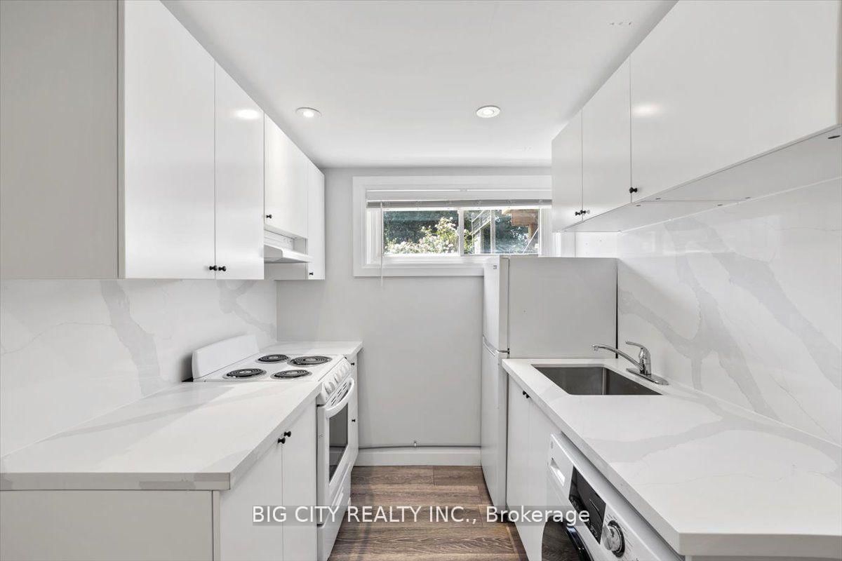 Photo 5 of 18 Wexford Boulevard, Unit Bsmt2