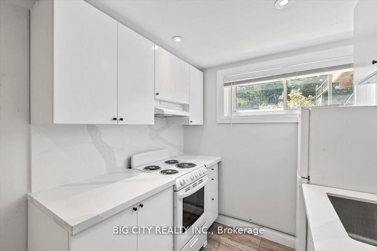 Photo 6 of 18 Wexford Boulevard, Unit Bsmt2