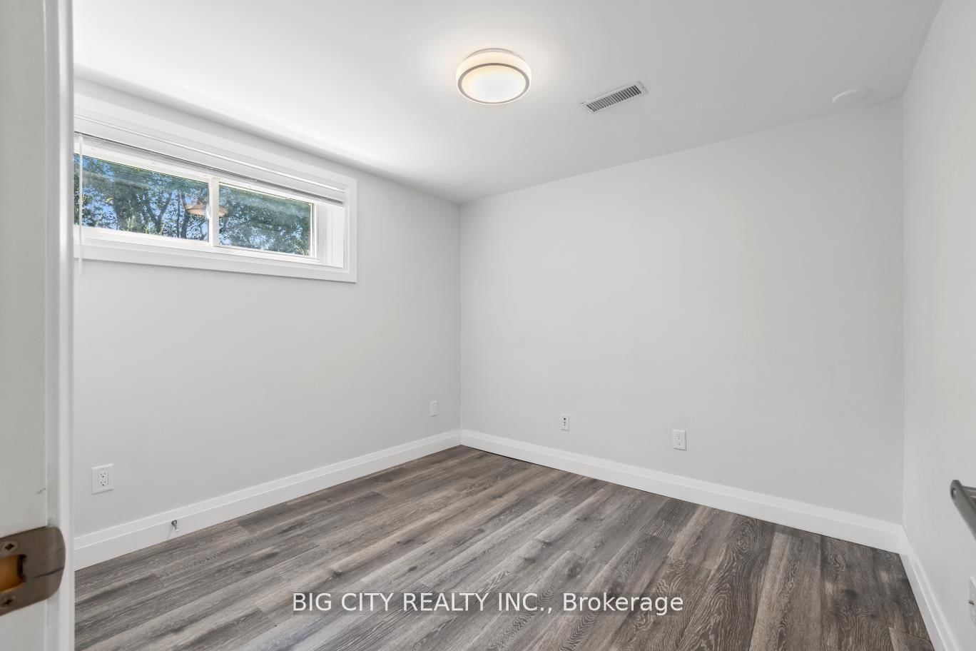 Photo 14 of 18 Wexford Boulevard, Unit Bsmt2