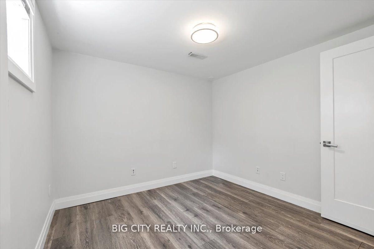 Photo 15 of 18 Wexford Boulevard, Unit Bsmt2