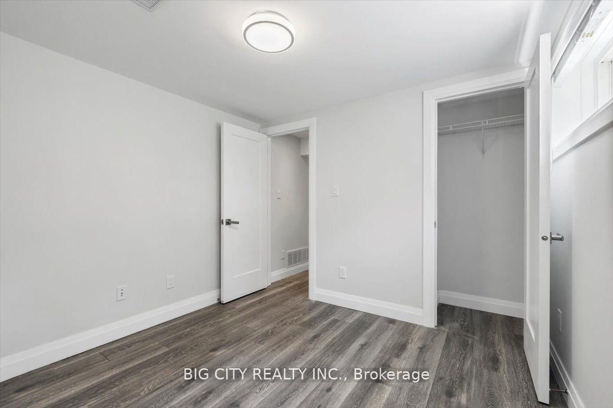 Photo 16 of 18 Wexford Boulevard, Unit Bsmt2