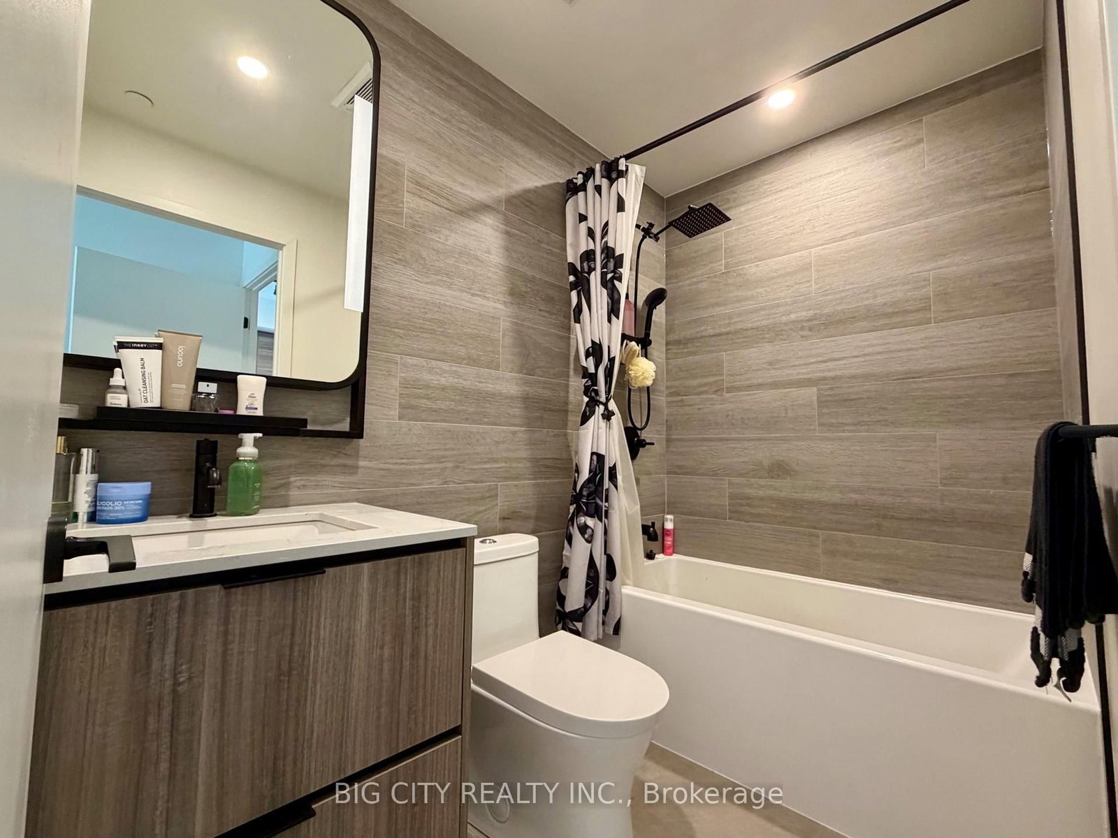 Photo 8 of 1050 Eastern Avenue, Unit 341