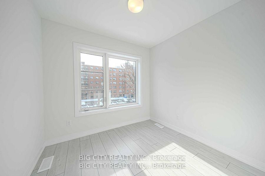 Photo 11 of 46 Akil Thomas Gardens S