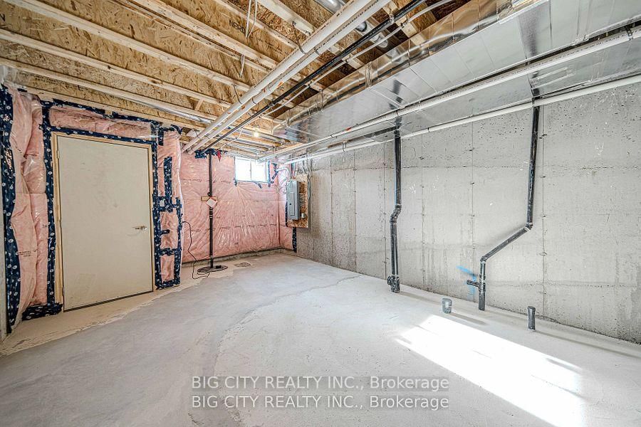 Photo 26 of 46 Akil Thomas Gardens S