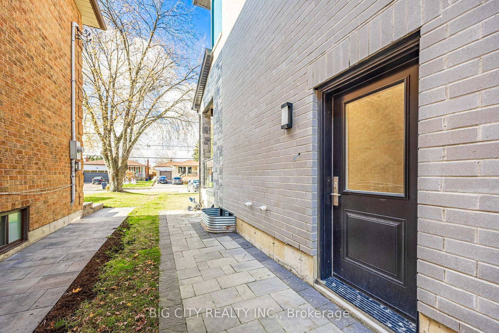 Photo 2 of 39 Aragon Avenue, Unit B