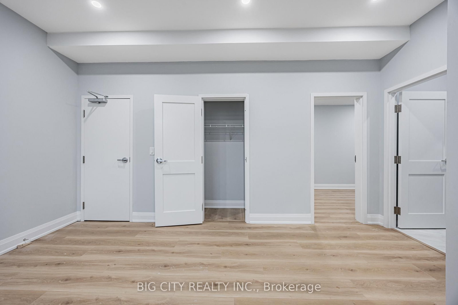 Photo 3 of 39 Aragon Avenue, Unit B