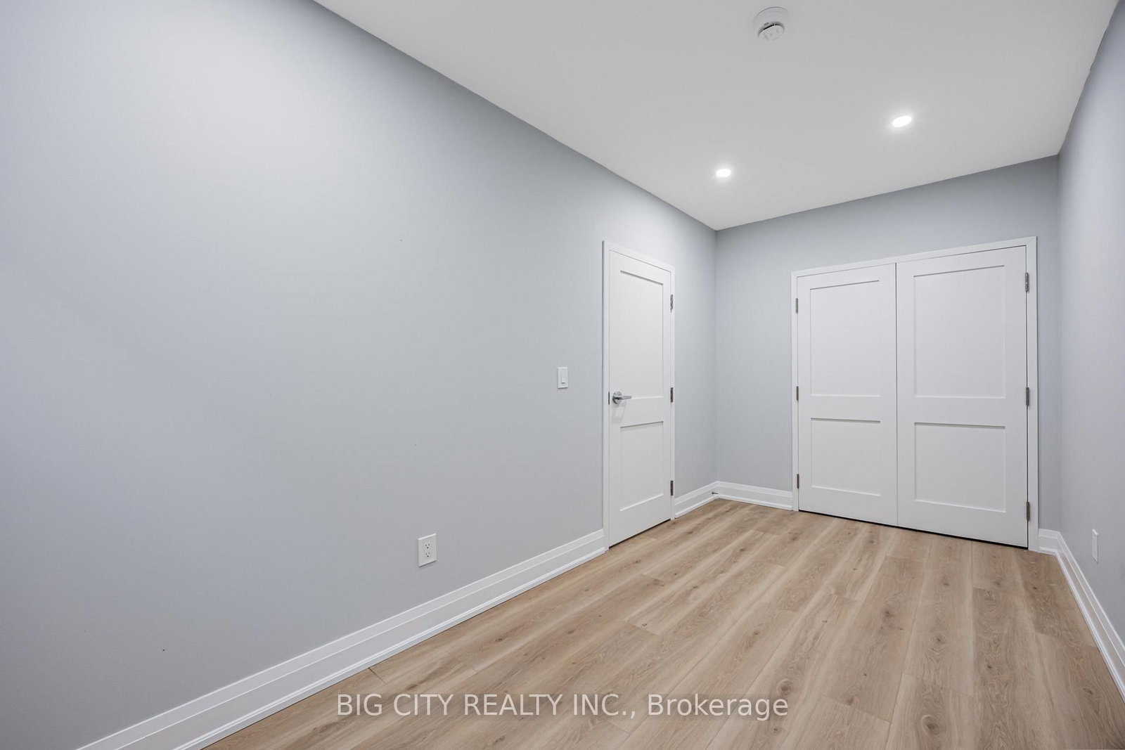 Photo 4 of 39 Aragon Avenue, Unit B