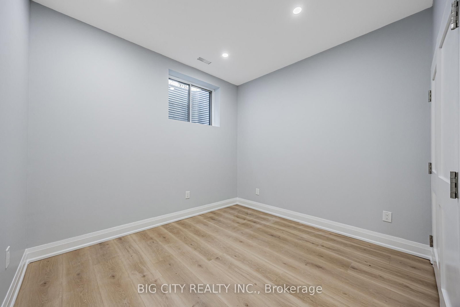 Photo 7 of 39 Aragon Avenue, Unit B