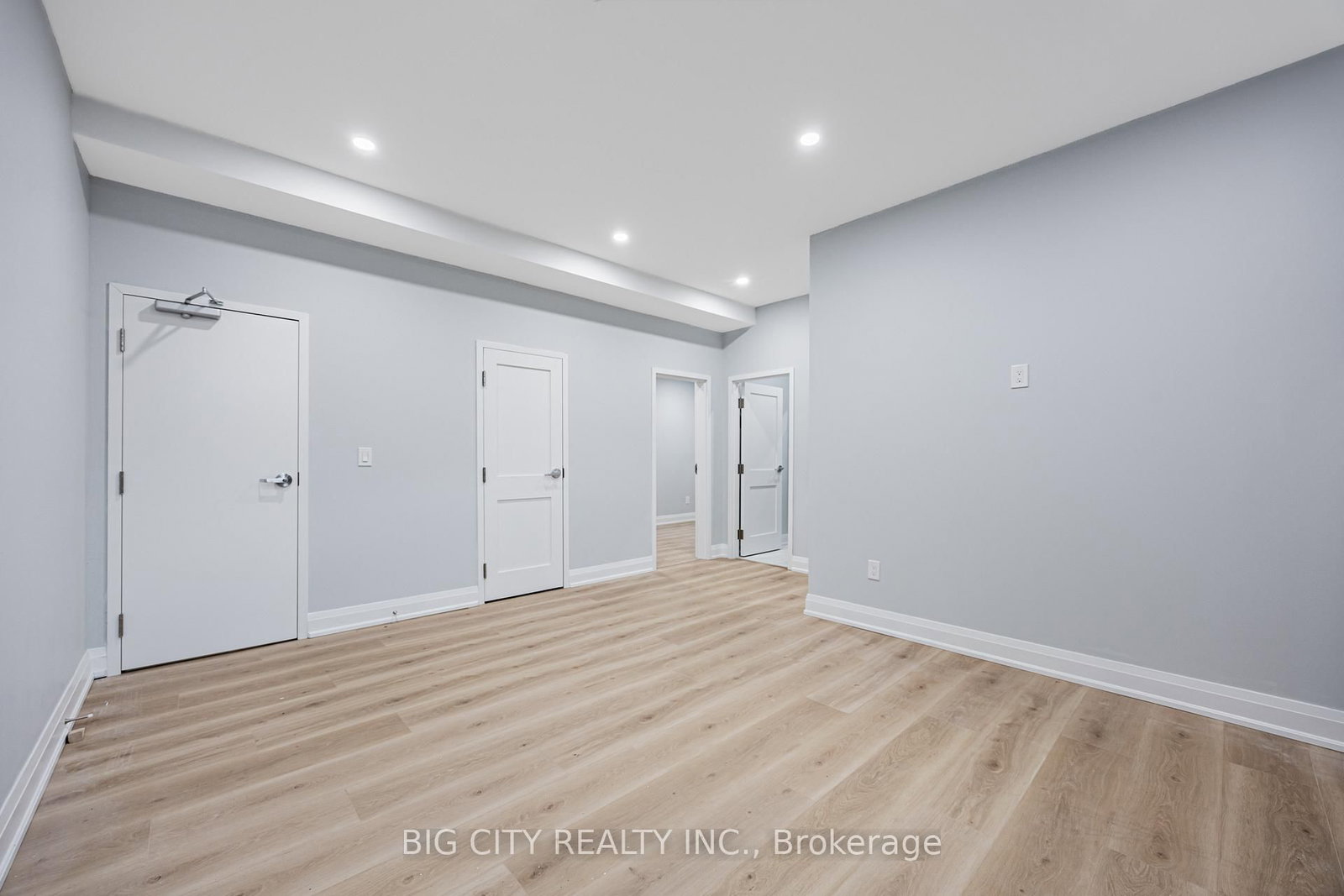Photo 10 of 39 Aragon Avenue, Unit B