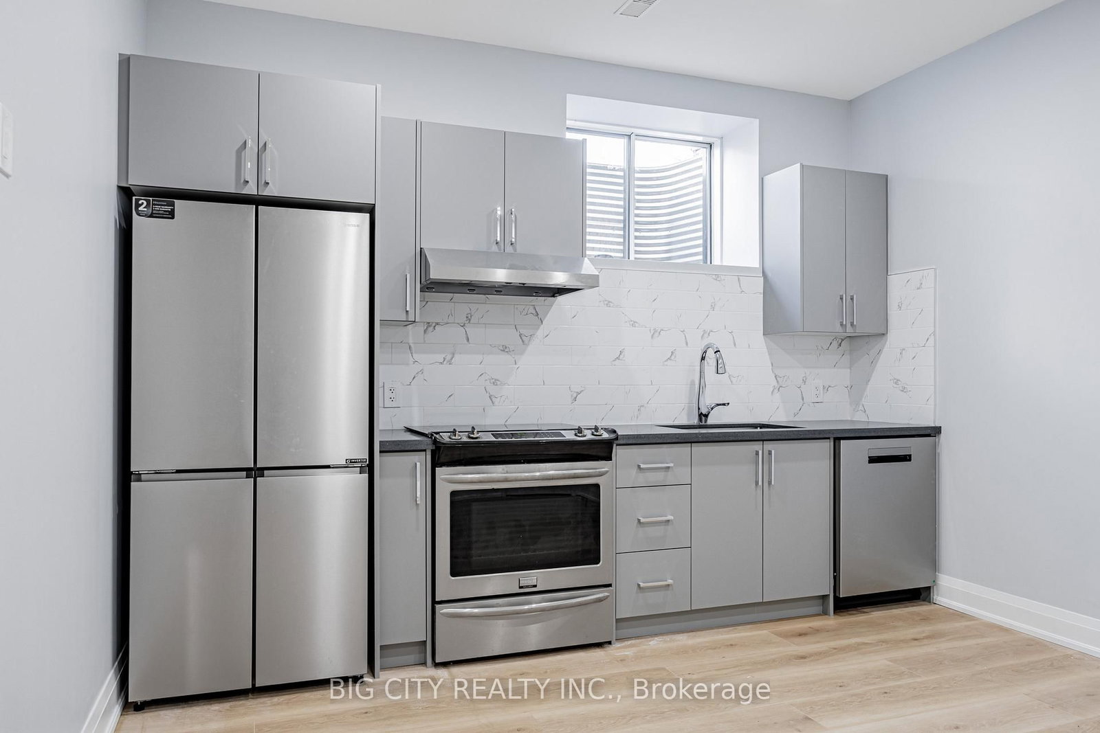 Photo 11 of 39 Aragon Avenue, Unit B