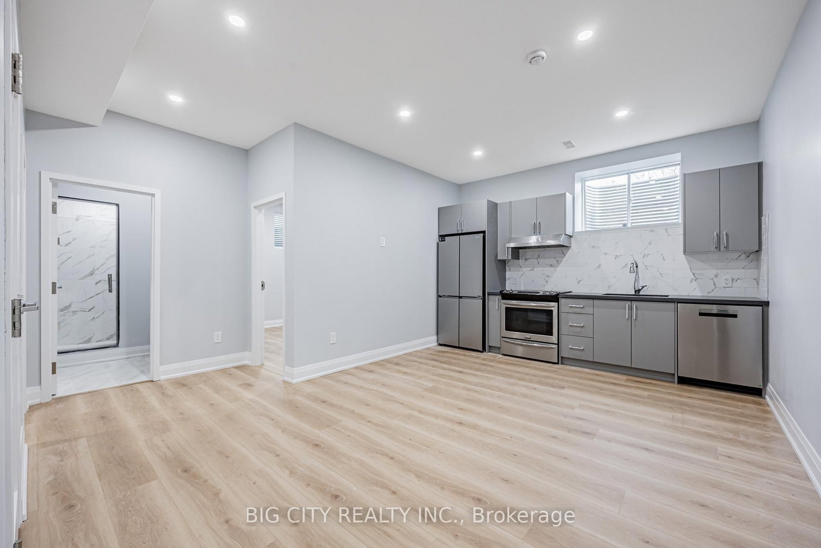 Photo 12 of 39 Aragon Avenue, Unit B