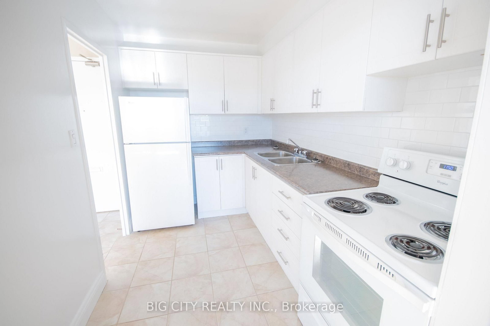 Photo 3 of 70 Cambridge Avenue, Unit 8