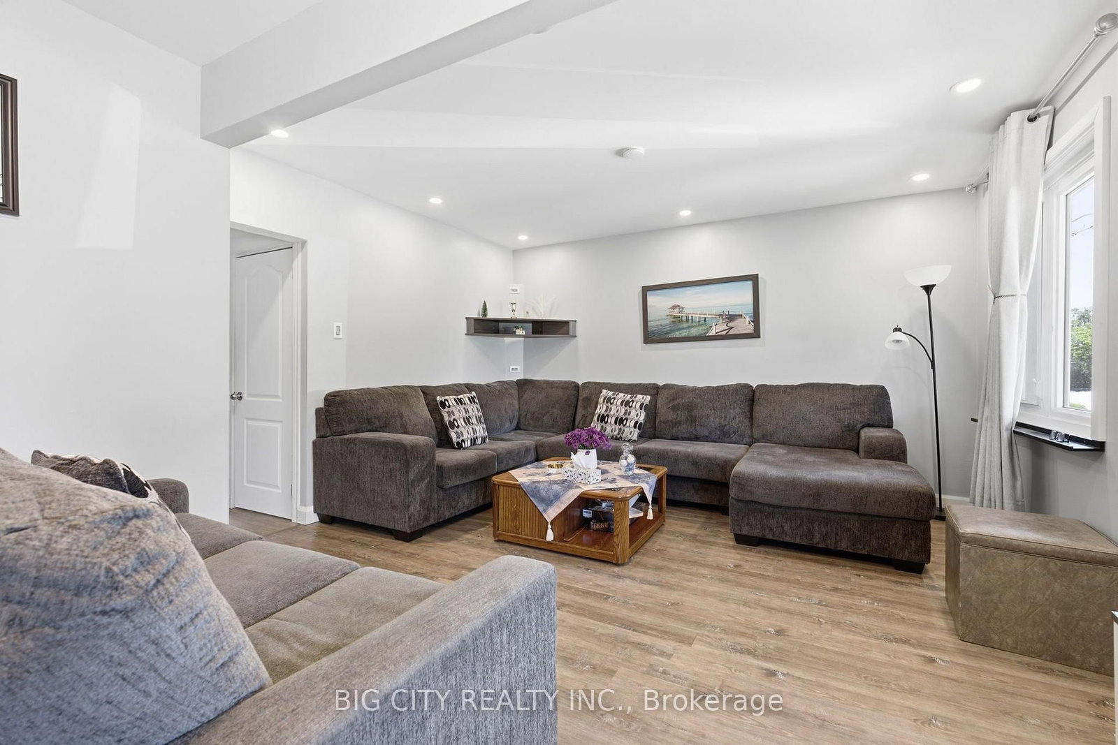 Photo 8 of 261 Clarke Street
