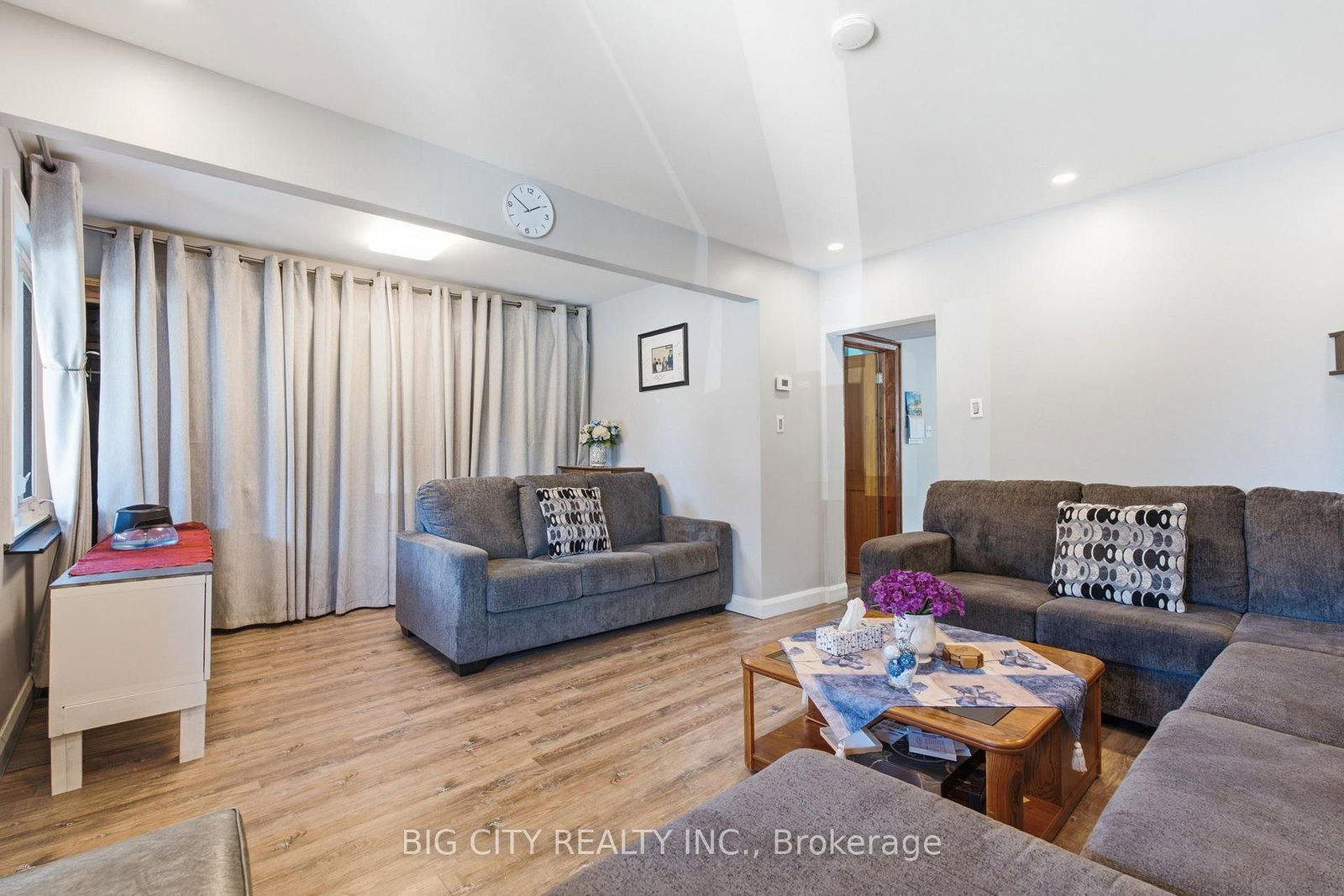 Photo 9 of 261 Clarke Street