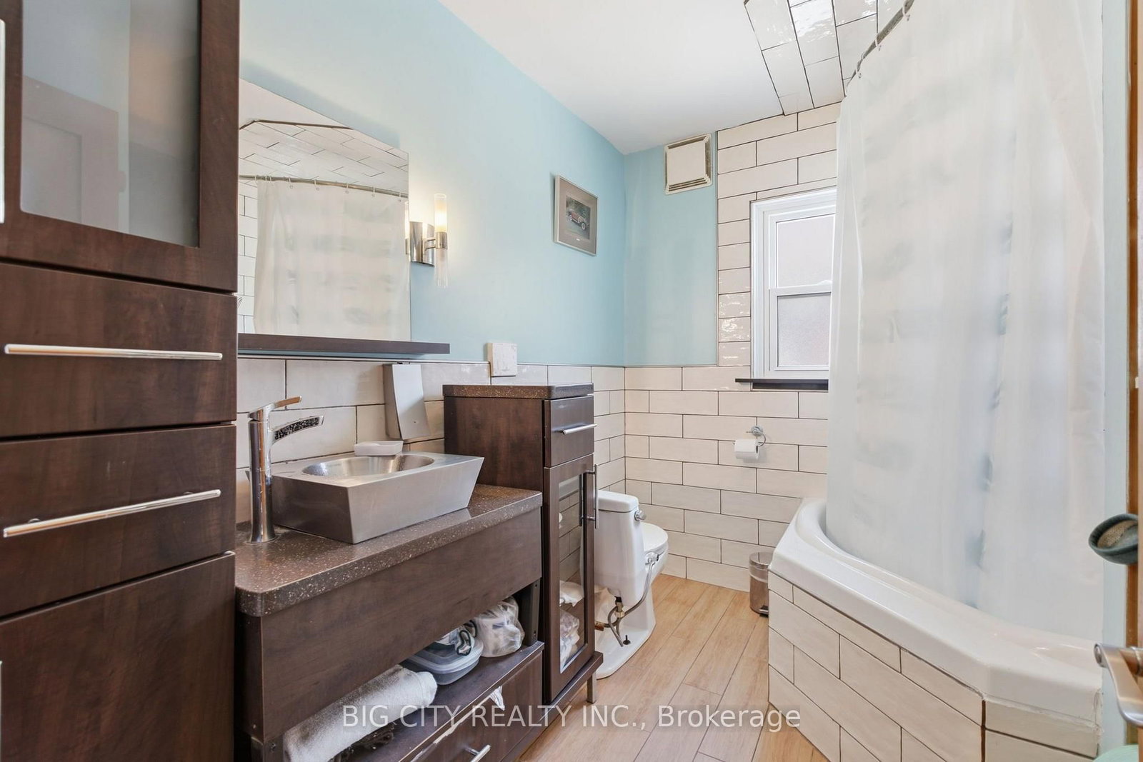 Photo 18 of 261 Clarke Street