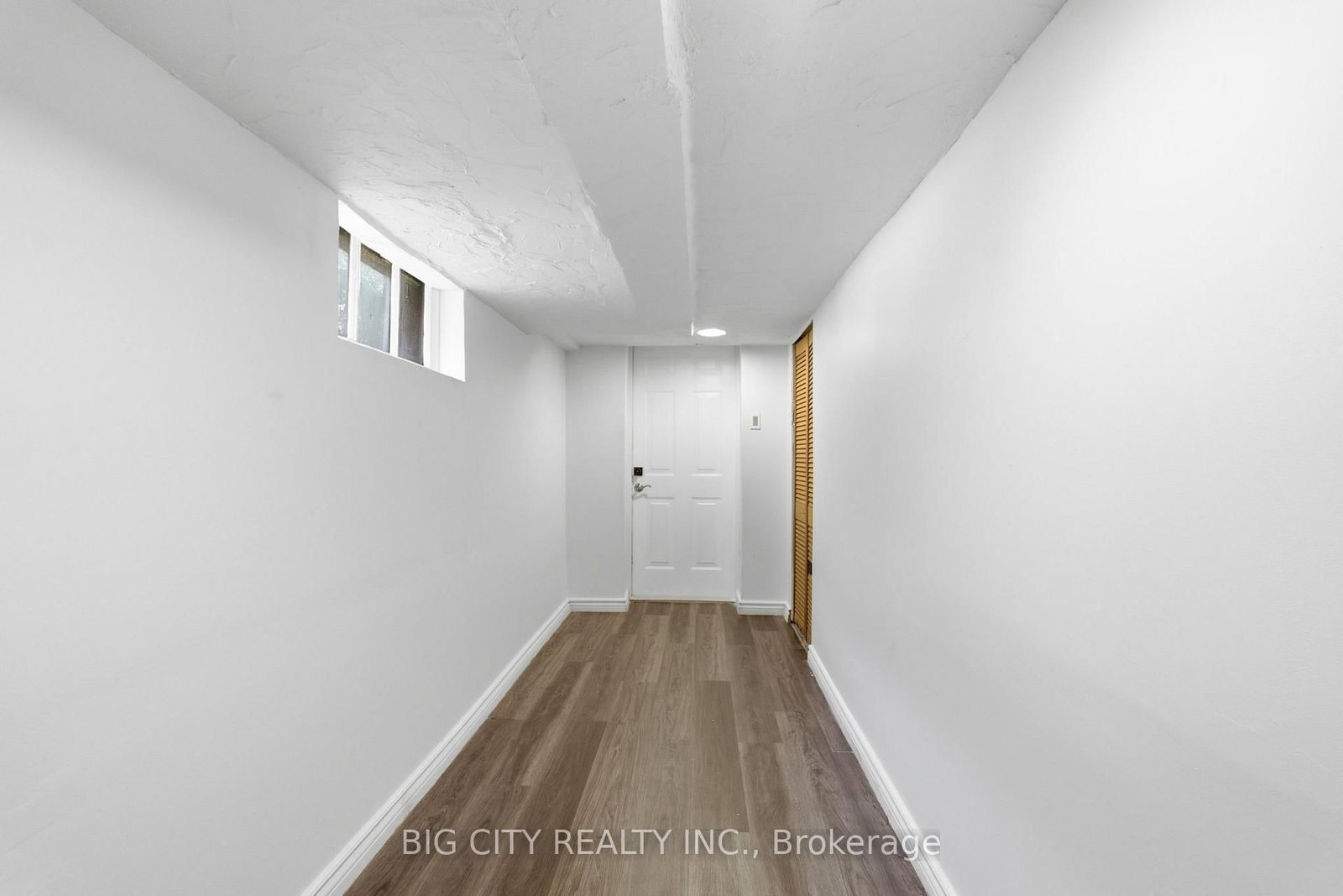 Photo 33 of 261 Clarke Street