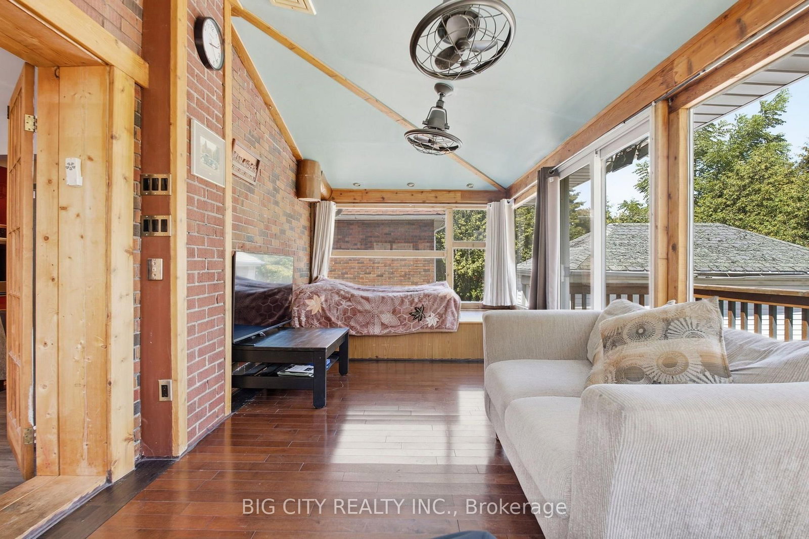 Photo 37 of 261 Clarke Street