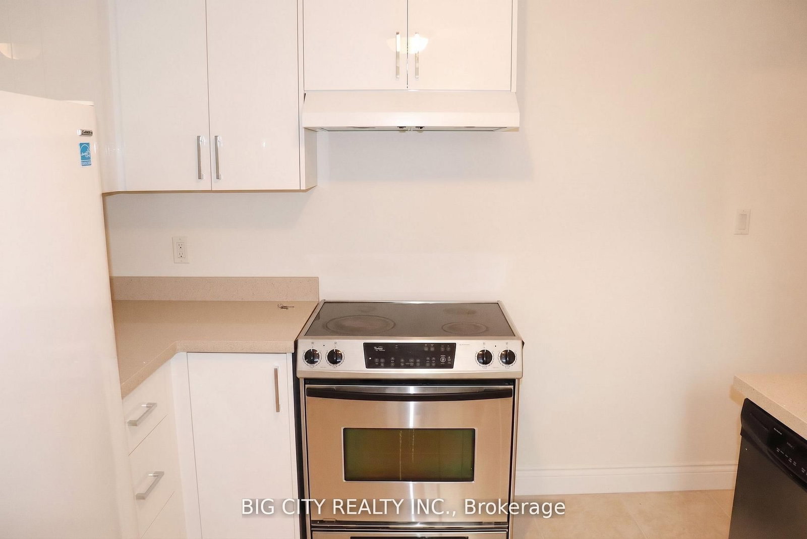 Photo 5 of 30 Lozoway Drive, Unit Lower