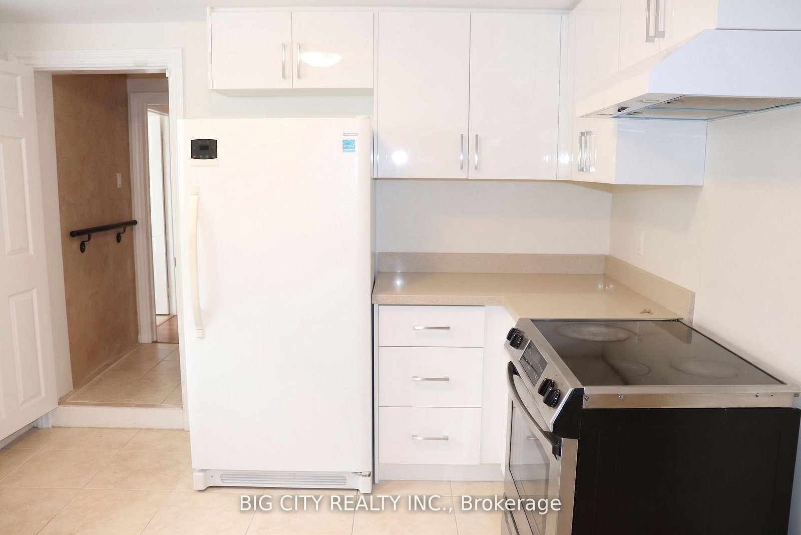 Photo 6 of 30 Lozoway Drive, Unit Lower