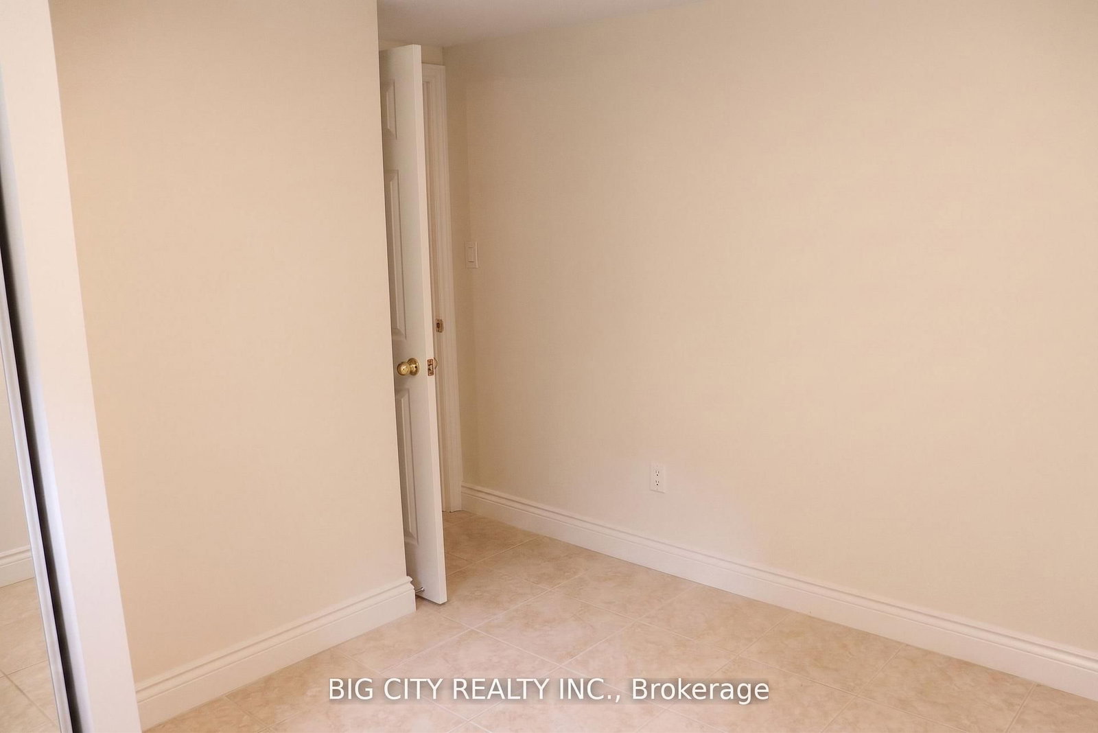 Photo 8 of 30 Lozoway Drive, Unit Lower