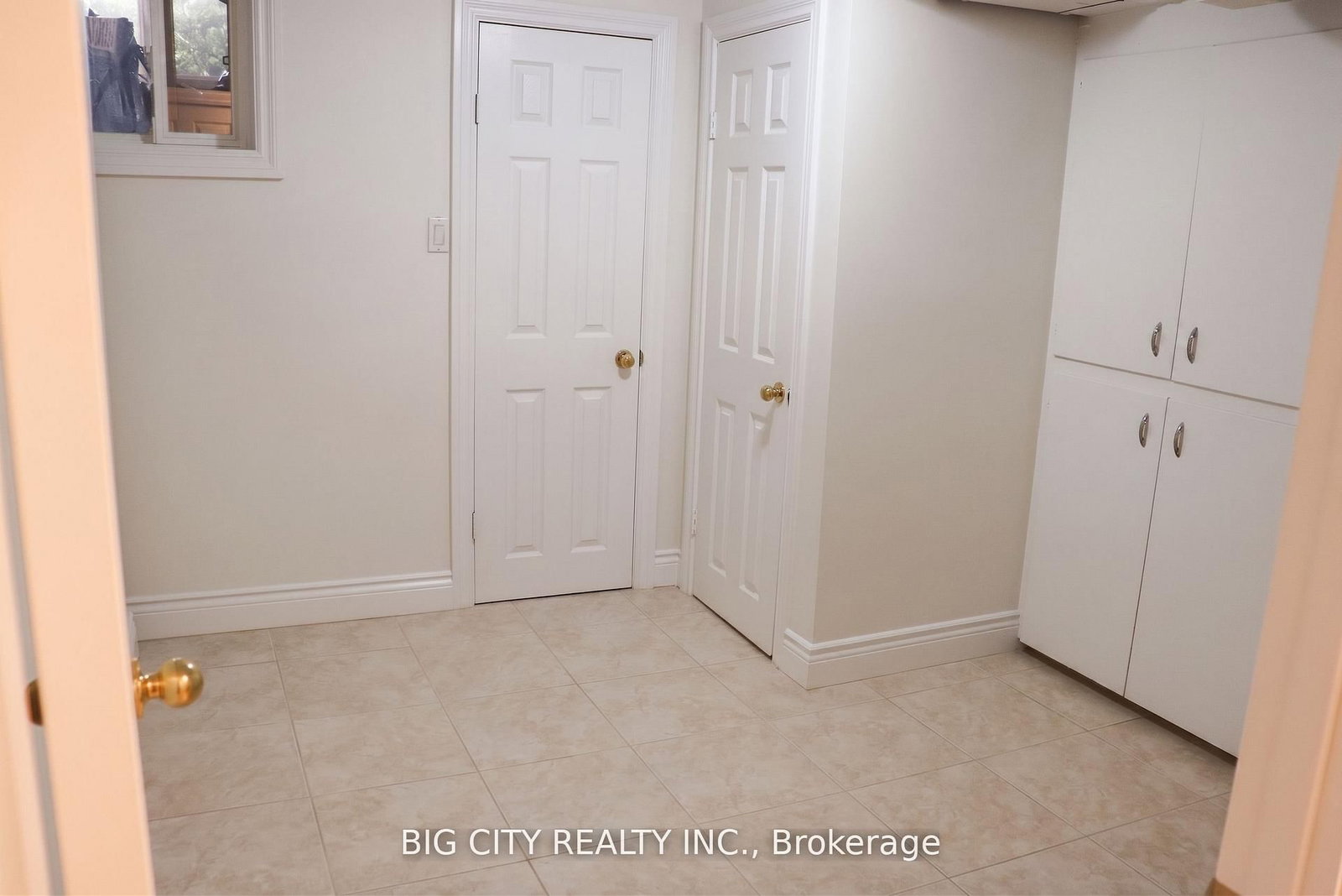 Photo 10 of 30 Lozoway Drive, Unit Lower