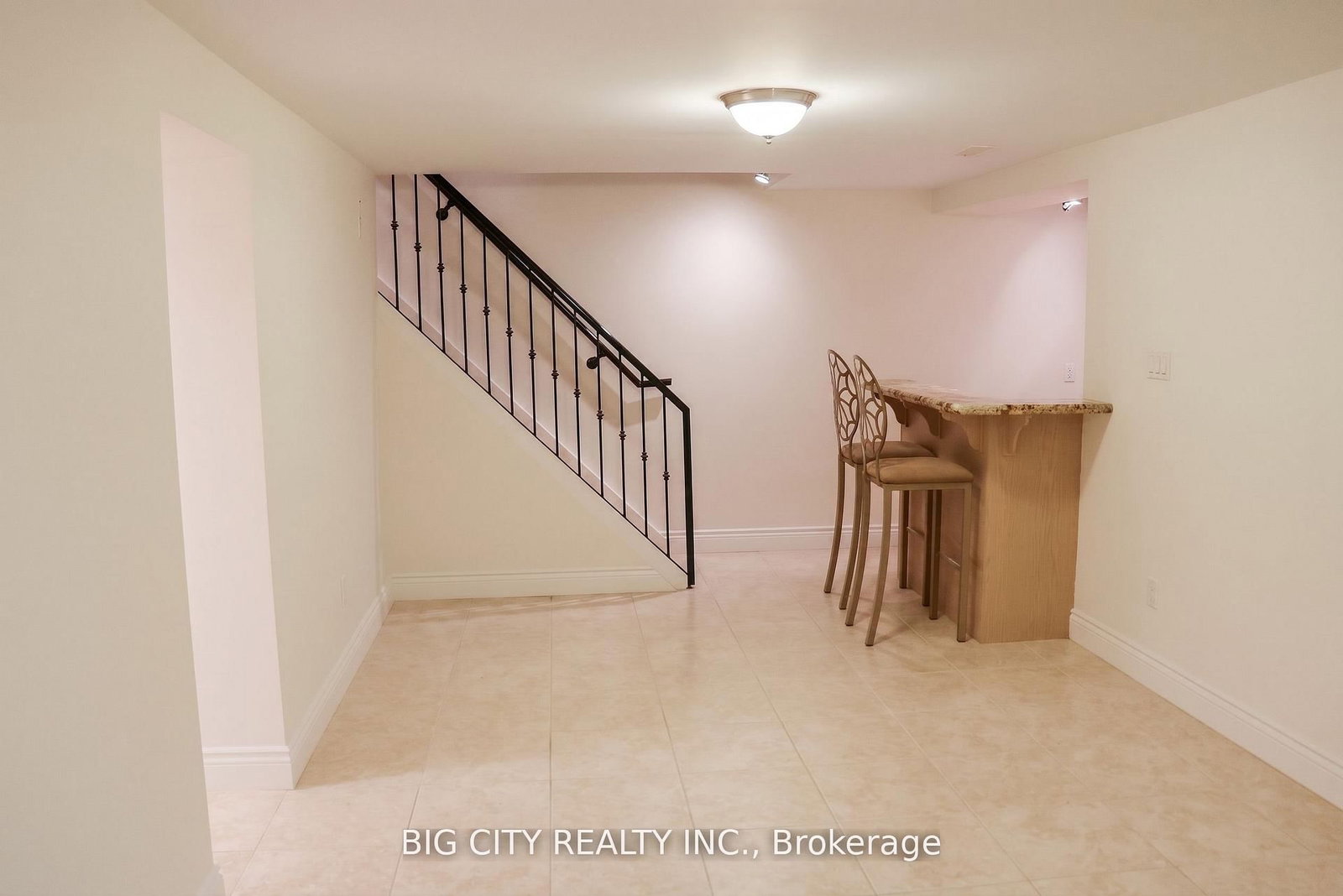 Photo 13 of 30 Lozoway Drive, Unit Lower