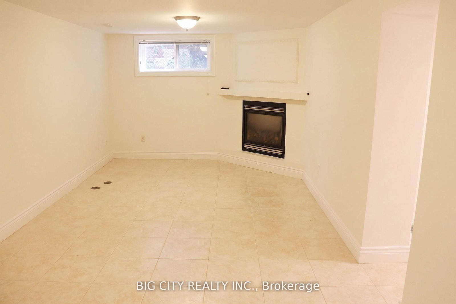 Photo 17 of 30 Lozoway Drive, Unit Lower