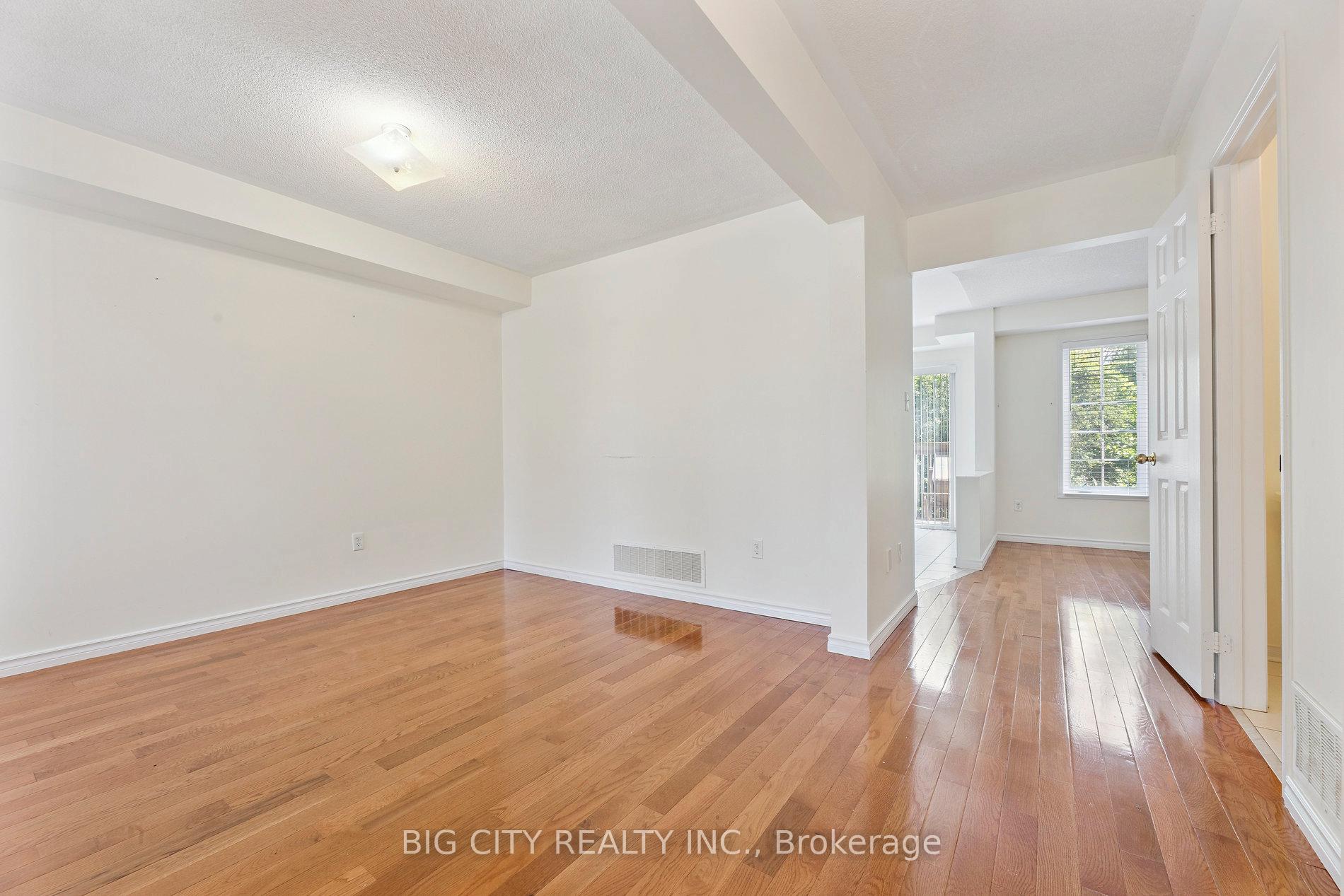 Photo 3 of 23 Angier Crescent, Unit Upper